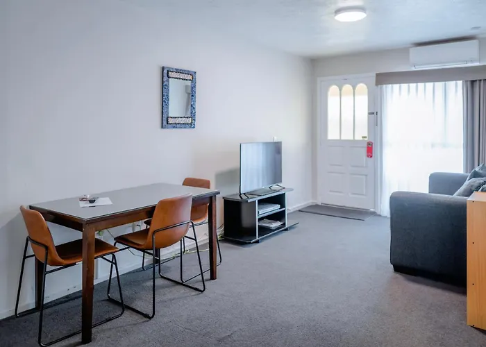 Merivale Court Motel & Apartments