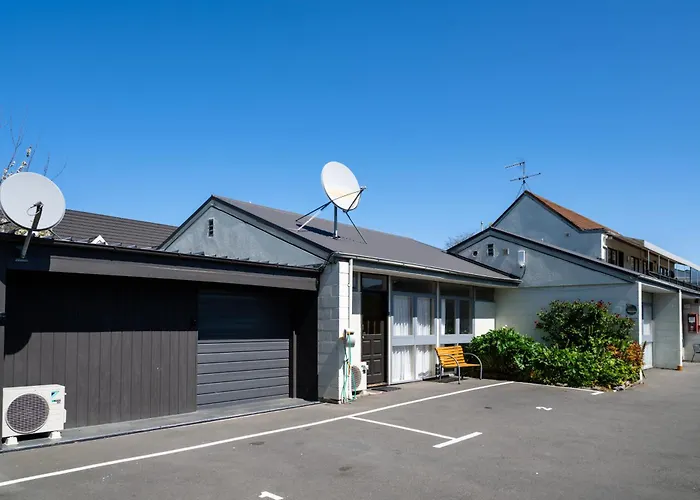 Merivale Court Motel & Apartments